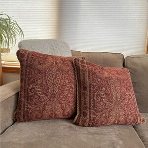 Anichini elegant Red Paisley Throw Pillow set 2